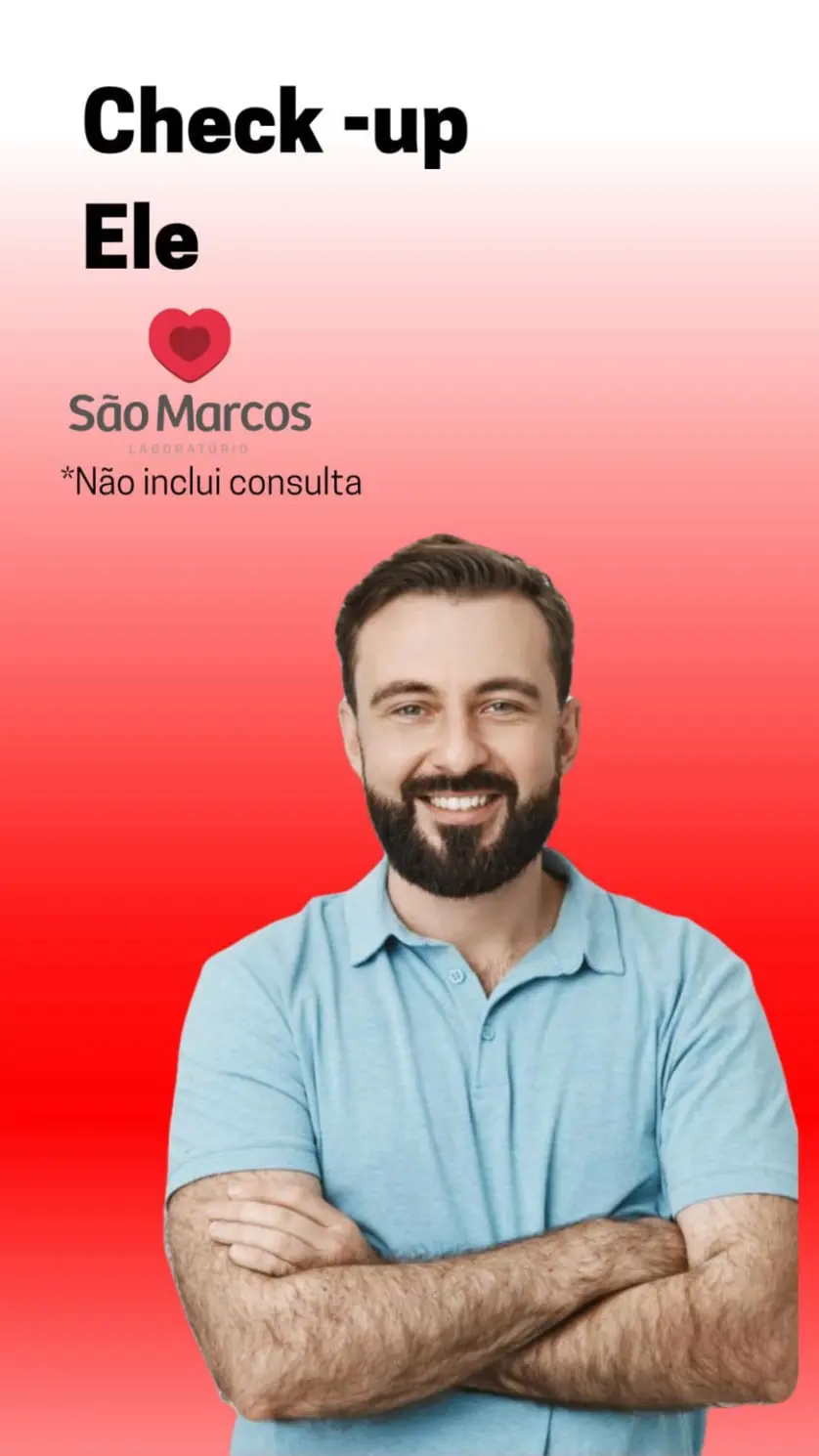 Homem com os braços cruzados sorrindo